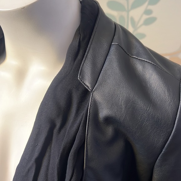 Lady Dutch leather feel jacket with attached scarf - Picture 4 of 10